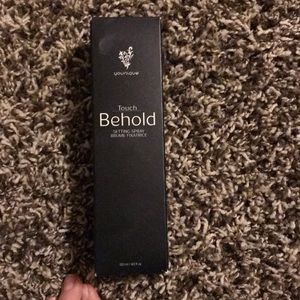 Younique setting spray NIB